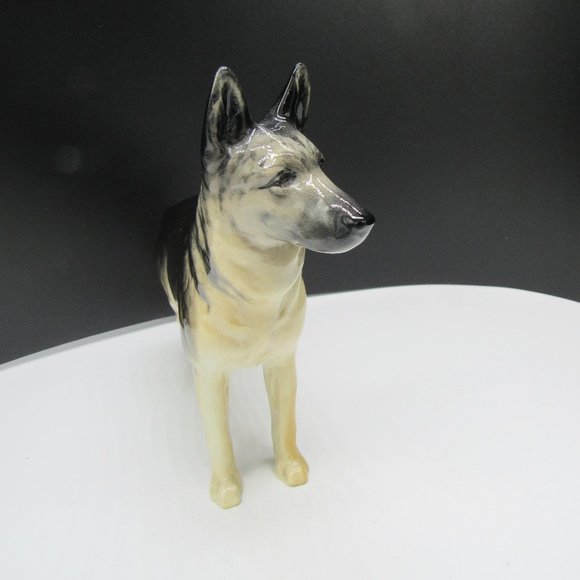 BESWICK DOG FIGURINE. 7 X 5 1/2 INCHES. GERMAN SHEPHERD/ALSATION - Picture 3 of 10